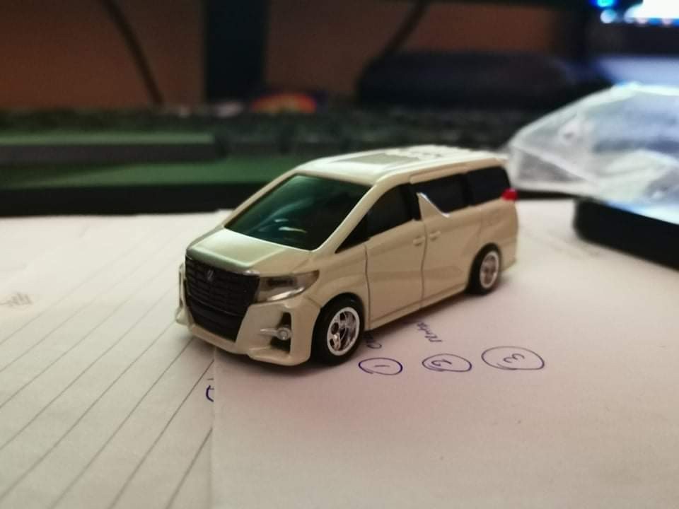 tomica toyota alphard