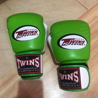 Twins boxing gloves 8oz