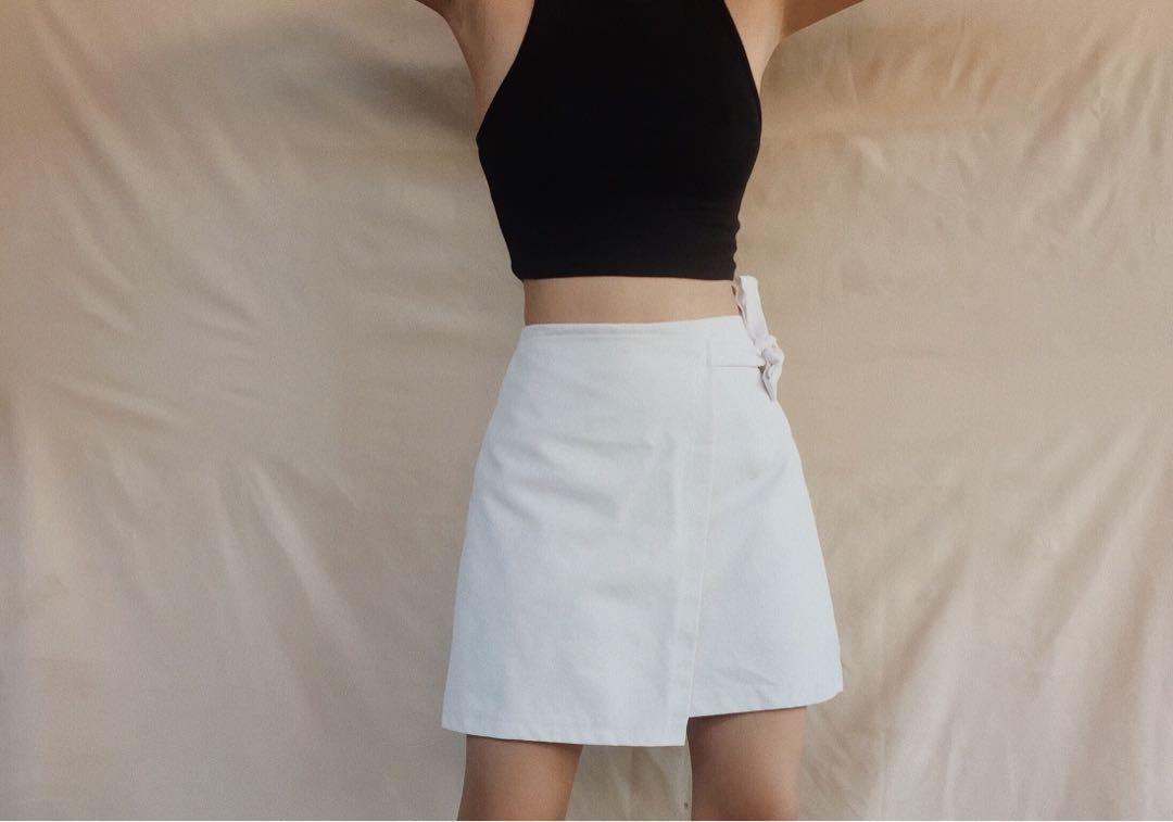 White Skirt (Category: Skirts) located in Lapu Lapu. Submitted by baligirl21 (Listing ID 1033316629, Image 2). Description: W: 26-27.