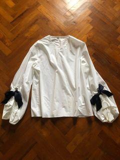White TOP with pretty black bows