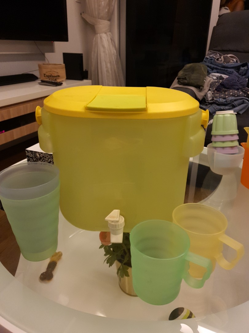 Tupperware Beverage dispenser, TV & Home Appliances, Kitchen Appliances