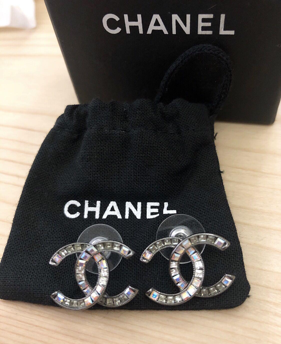 全新Chanel彩石耳環, 名牌, 飾物及配件- Carousell