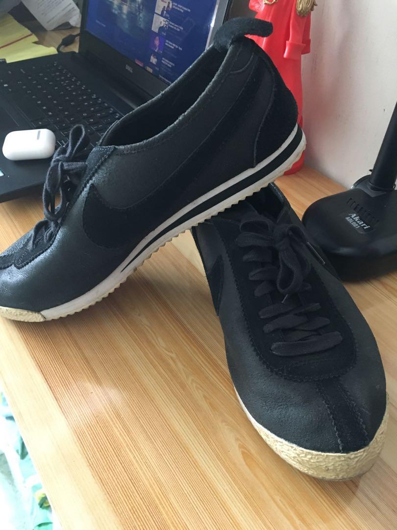 Cortez nike (Category: Sneakers) located in Makati City. Submitted by rizir (Listing ID 1026070680, Image 1). Description: Selling nike cortez in leather swede material. Still in very good condition, no issue whatsoever. Thanks! Respect!.