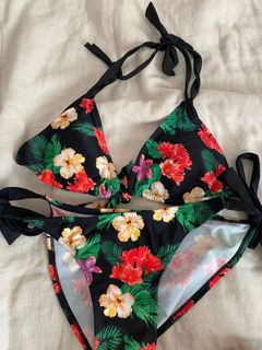 (Category: ) located in . Submitted by theexplodingwardrobe (Listing ID 1033443279, Image 1). Description: .