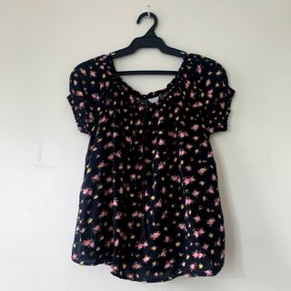 (Category: ) located in . Submitted by four.clothing (Listing ID 1033405257, Image 1). Description: .