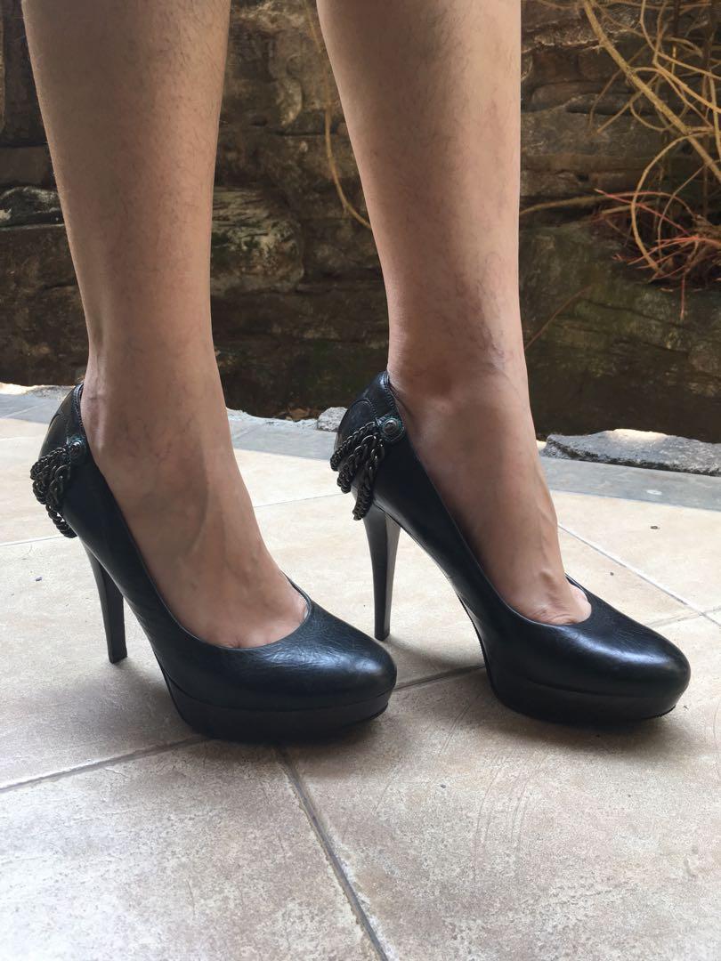 guess pump heels