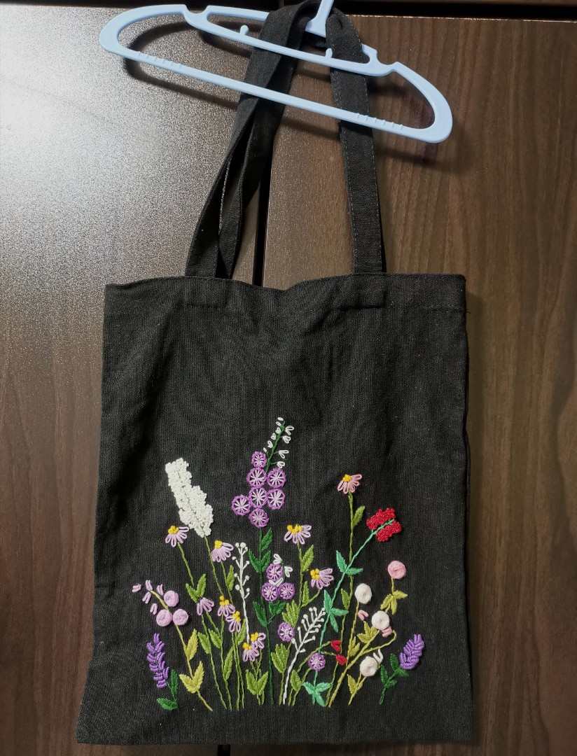 Design 'Flowers' hand embroidered tote bag