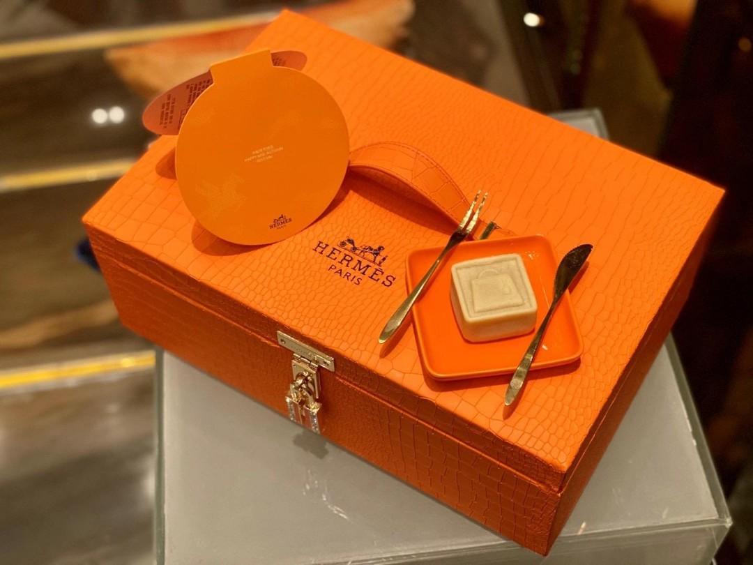 Hermes 愛瑪仕月餅盒Mooncake Box Luxury Rare VIP, 名牌, 飾物及配件- Carousell