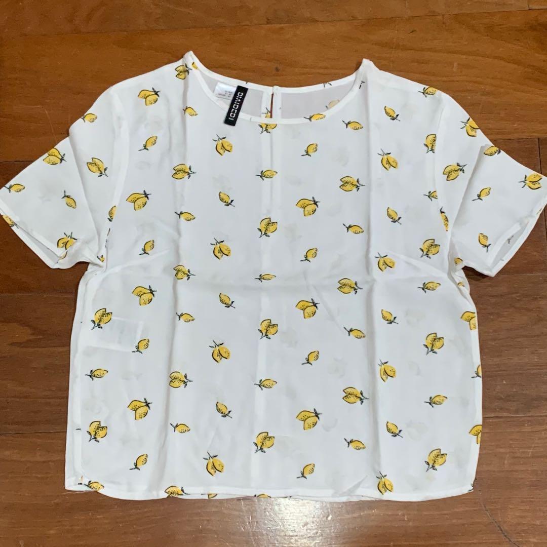 H M Atasan Blouse Putih Motif Lemon Fesyen Wanita Pakaian Wanita Atasan Di Carousell