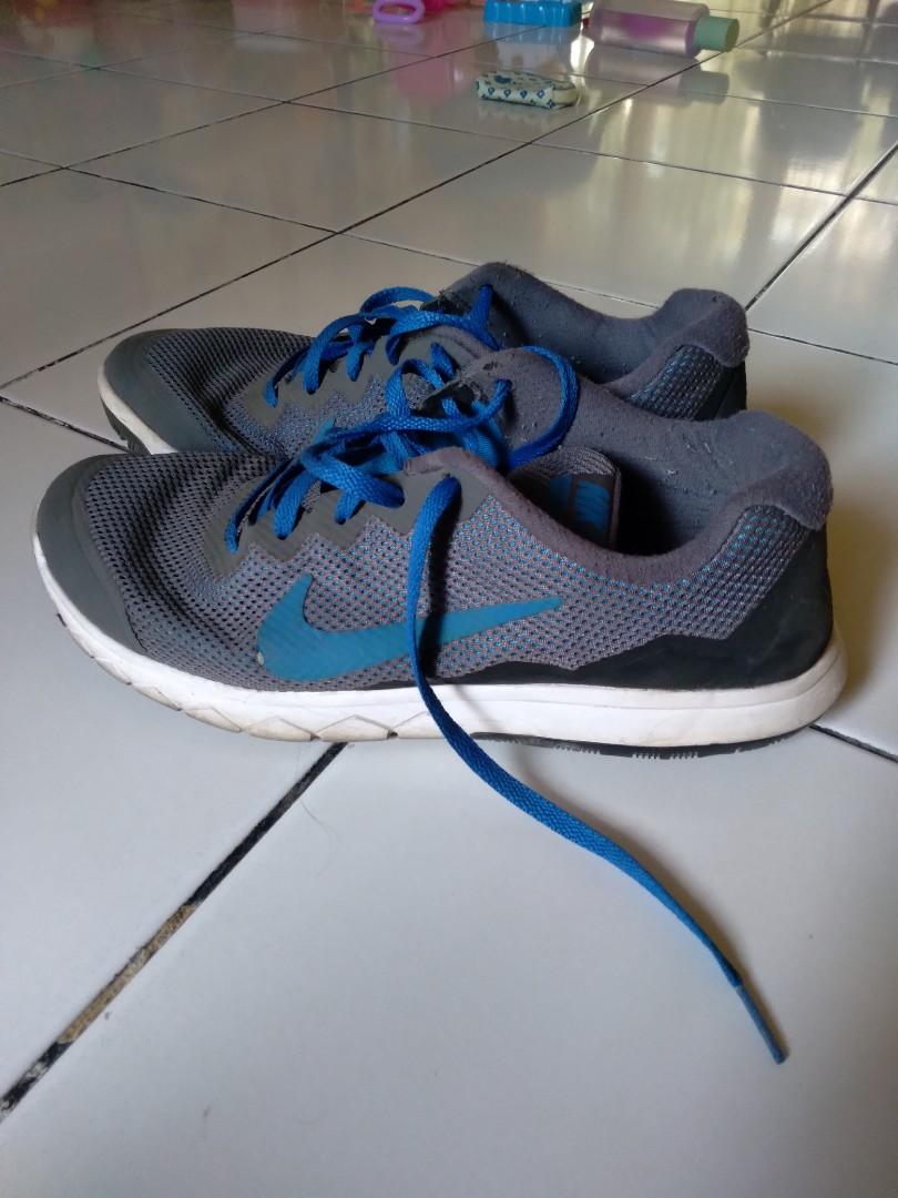 cari sepatu nike original