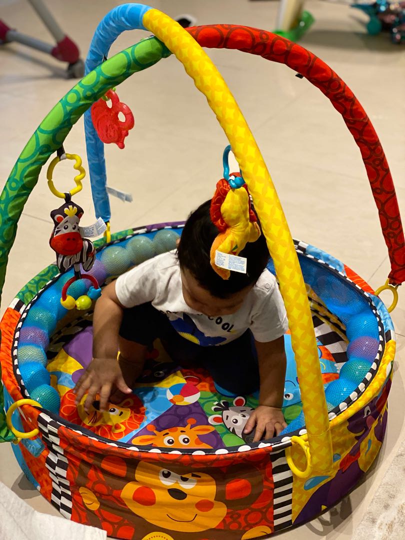Playgro ball shop activity nest gym