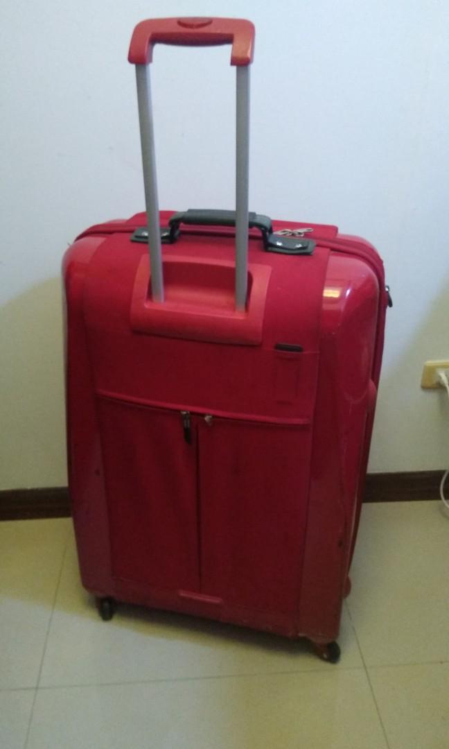 Samsonite luggage RED original 10k discount for tiny crack on the side check pictures
