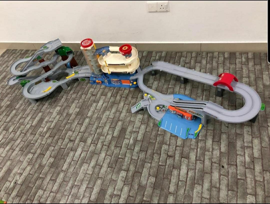 takara tomy car track