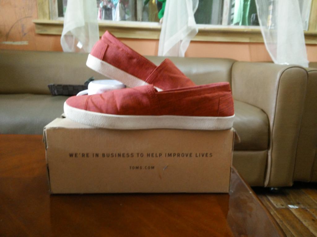 Tom's avalon red brushed nylon (Category: Shoe inserts & accessories) located in Baguio. Submitted by ronanjee (Listing ID 1033379448, Image 2). Description: Tom's men's shoes Avalon Red Brushed Nylon. I accept payment through gcash or bpi. Willing to send through courier if outside baguio. Make your best offer. Madali ako kausap. Meet up within baguio. Rfs: size small.