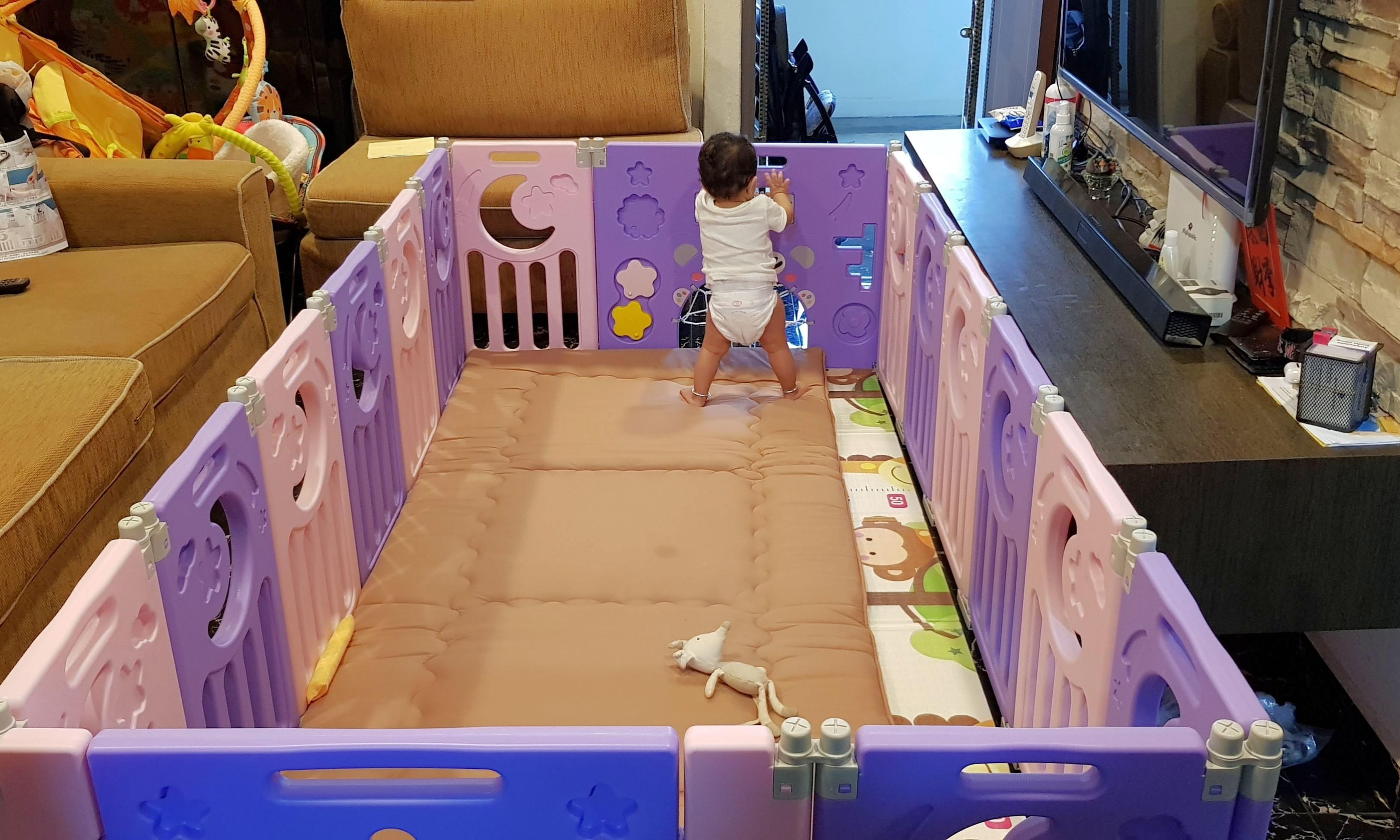 baby play yard with door