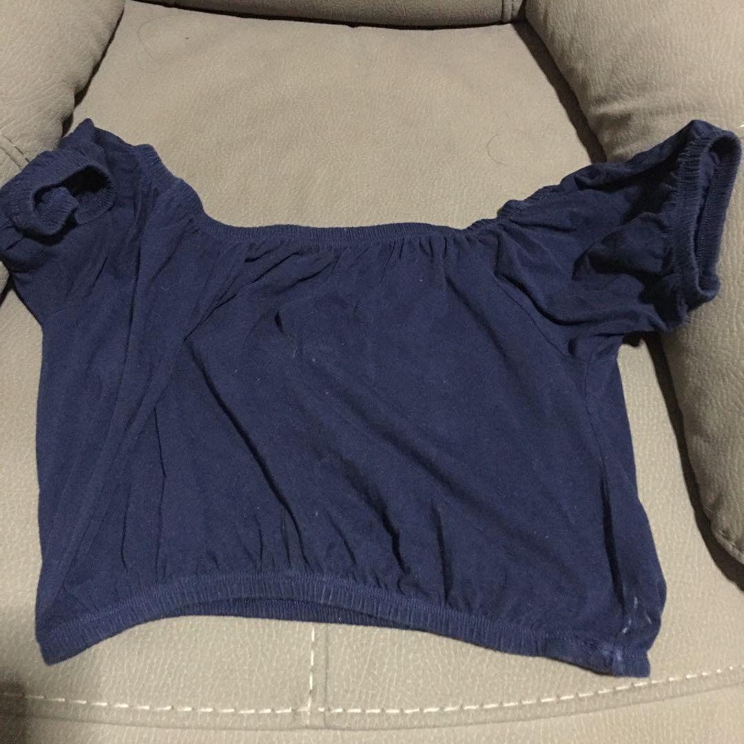 Cotton On off shoulder (Category: Sleeveless) located in Quezon City. Submitted by declutterrrrrs (Listing ID 1033747061, Image 1). Description: .