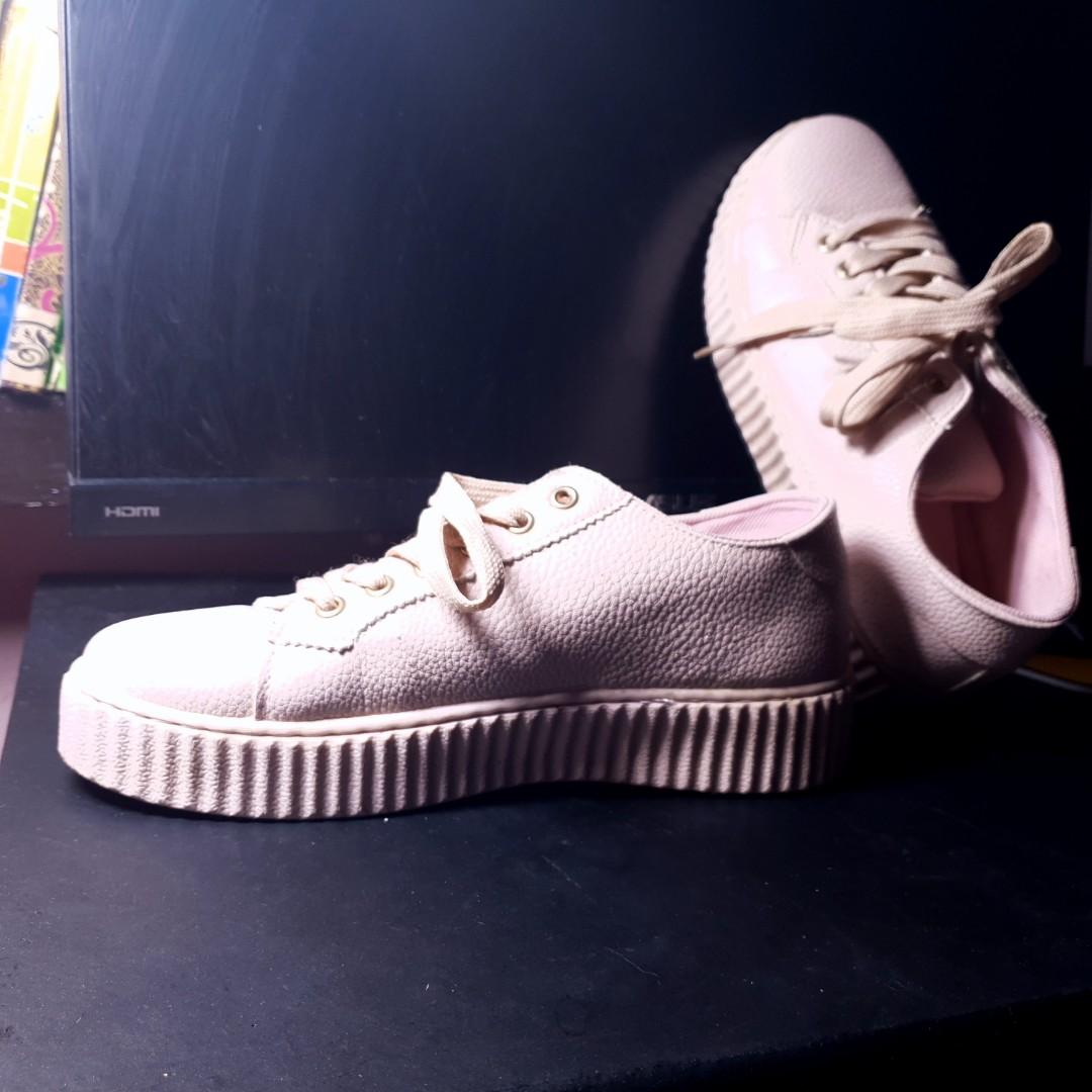 HUMAN.PH SHOES IN EXCELLENT CONDITION Stylish shoe Women s