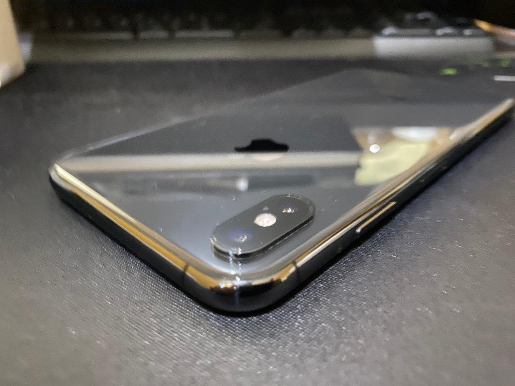 Cùng ngắm nhìn chiếc iPhone XS Max đầy ấn tượng với thiết kế sang trọng và hiệu năng mạnh mẽ vượt trội.