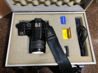 Leica V-Lux 1 Digital Camera with Hard Case