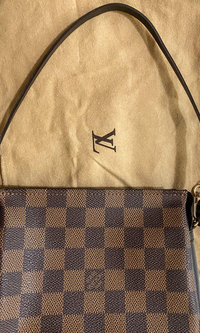 Louis Vuitton Damier Ebene Canvas Trousse Pochette Bag.  Luxury, Lot  #19030