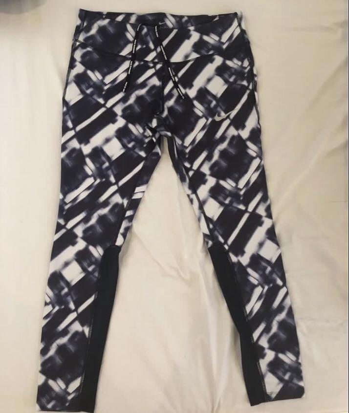 Nike Epic Running Tights/Leggings (Category: Activewear) located in Quezon City. Submitted by projectdeclutter_mnl (Listing ID 1033724529, Image 1). Description: REPRICED! Size: 32-34 inches (waist) Mid-rise Original Nike! Full length tights Rfs: bought the wrong size :( .