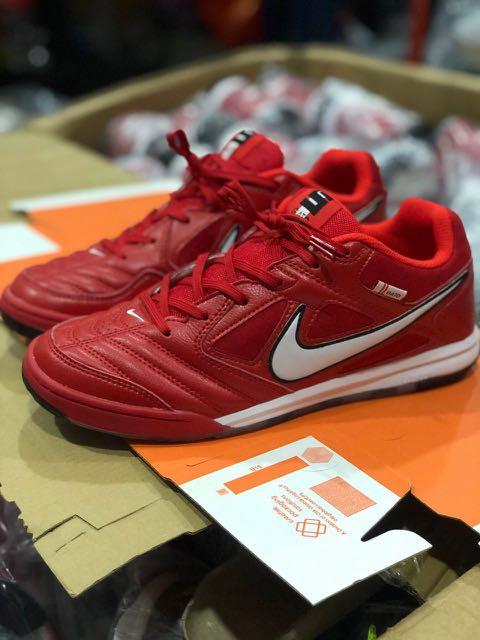 Nike hotsell gato supreme