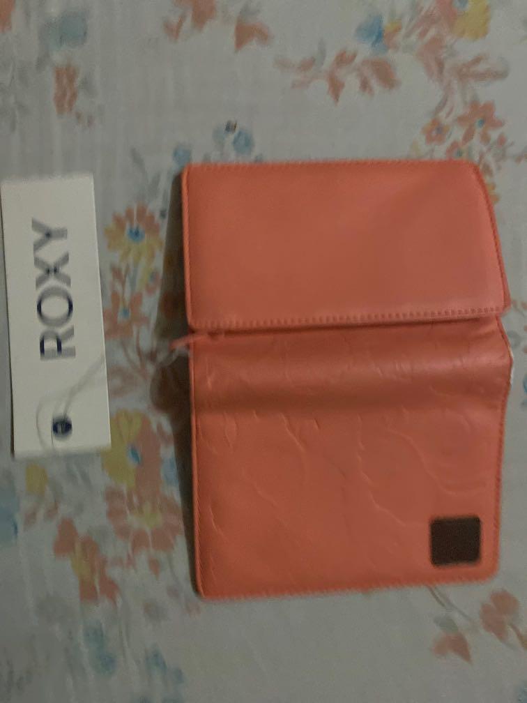 Roxy authentic wallet (Category: Luxury Bags & Wallets) located in Manila. Submitted by yellowbeesph (Listing ID 1033708384, Image 3). Description: Never used just stored in my closet! Pm for more infos BUYER WILL SHOULDER THE SHIPPING FEE .