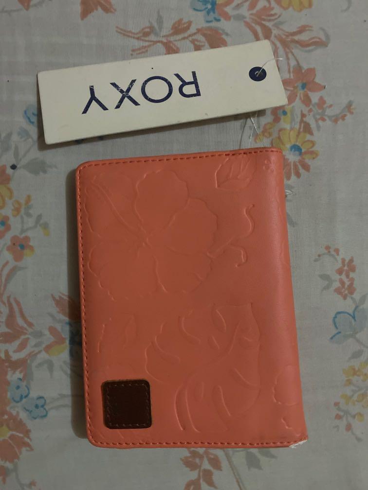 Roxy authentic wallet (Category: Luxury Bags & Wallets) located in Manila. Submitted by yellowbeesph (Listing ID 1033708384, Image 1). Description: Never used just stored in my closet! Pm for more infos BUYER WILL SHOULDER THE SHIPPING FEE .
