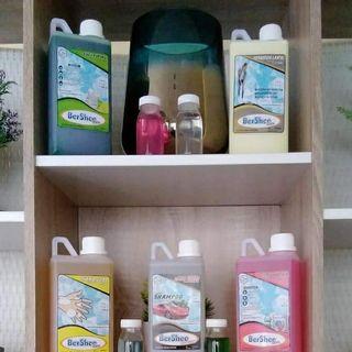 Sabun tangan, detergen cair, pewangi baju dll
