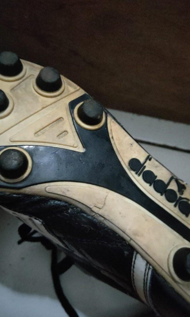 Sepatu Bola Diadora Olah Raga Perlengkapan Olahraga Lainnya Di Carousell