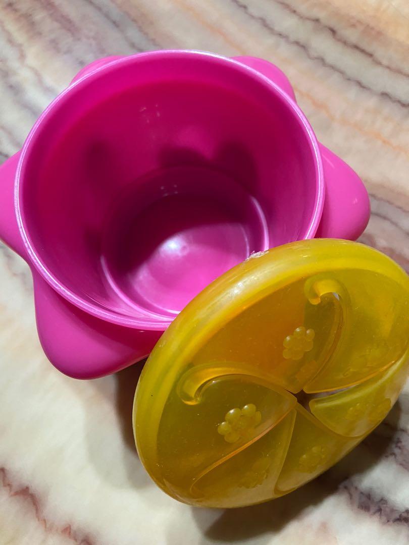 Snack Catcher (Category: Weaning & Toddler Feeding) located in Marilao. Submitted by gi_yan (Listing ID 1033727639, Image 3). Description: Spill-proof toddler snack container with soft flaps for easy food access Fits most standard cup holders in cars, car seats, strollers, etc. Great for home, daycare or on-the-go use Holds up to 9 ounces of snacks BPA-free Top rack dishwasher safe 12+ months.