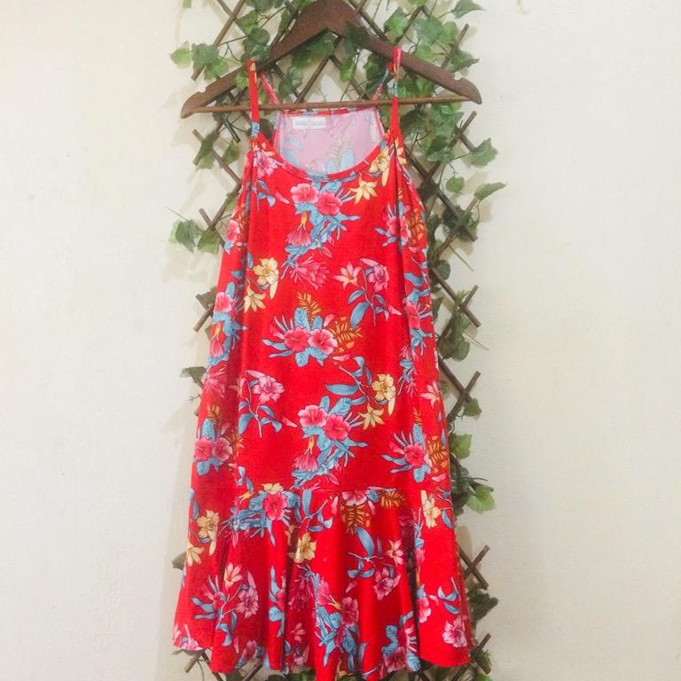 Summer floral dress (Category: Dresses) located in Manila. Submitted by archivesmnl (Listing ID 1033635777, Image 1). Description: BRAND NEW di nagamit (supposed to be a gift for my mom, but hindi kasya) bright red floral dress stretchable fits M payment gcash bpi shipping only no meetups pls .