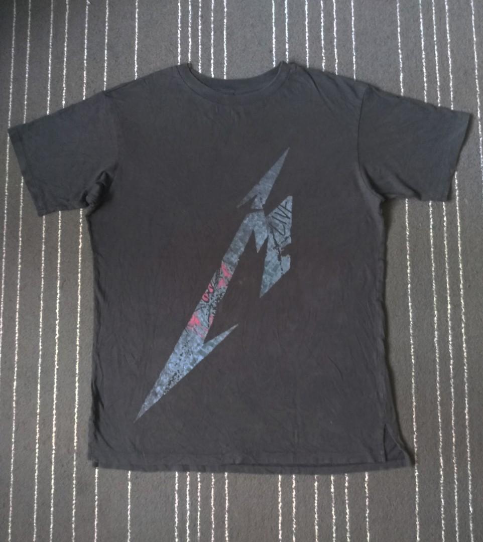 Tshirt Metallica By Uniqlo Men S Fashion Clothes Tops On Carousell