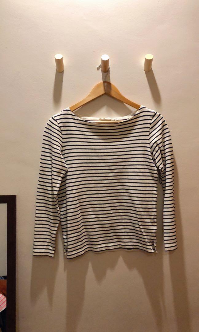 Uniqlo Striped Long-Sleeved Top (Category: Longsleeves) located in Quezon City. Submitted by projectdeclutter_mnl (Listing ID 1033701790, Image 1). Description: ! Can be a bundle with the Giordano top for 340 ! No flaws ✨ Perfect for that casual to smart casual look 👌🏼 **sf not yet included .