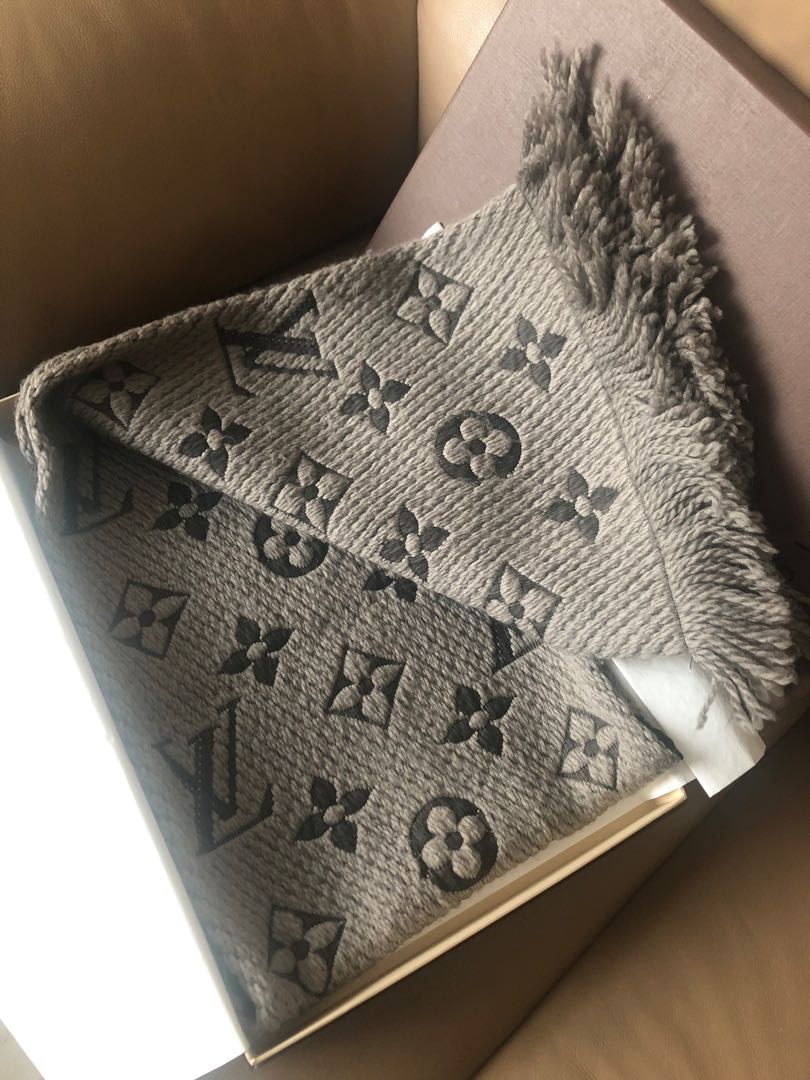 Louis Vuitton Logomania Pearl Grey Wool Blend Scarf ○ Labellov ○ Buy and  Sell Authentic Luxury