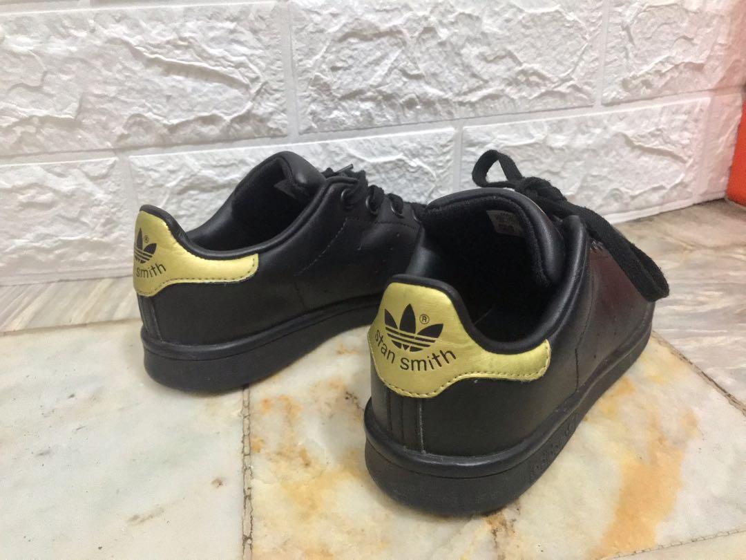 kids black stan smiths