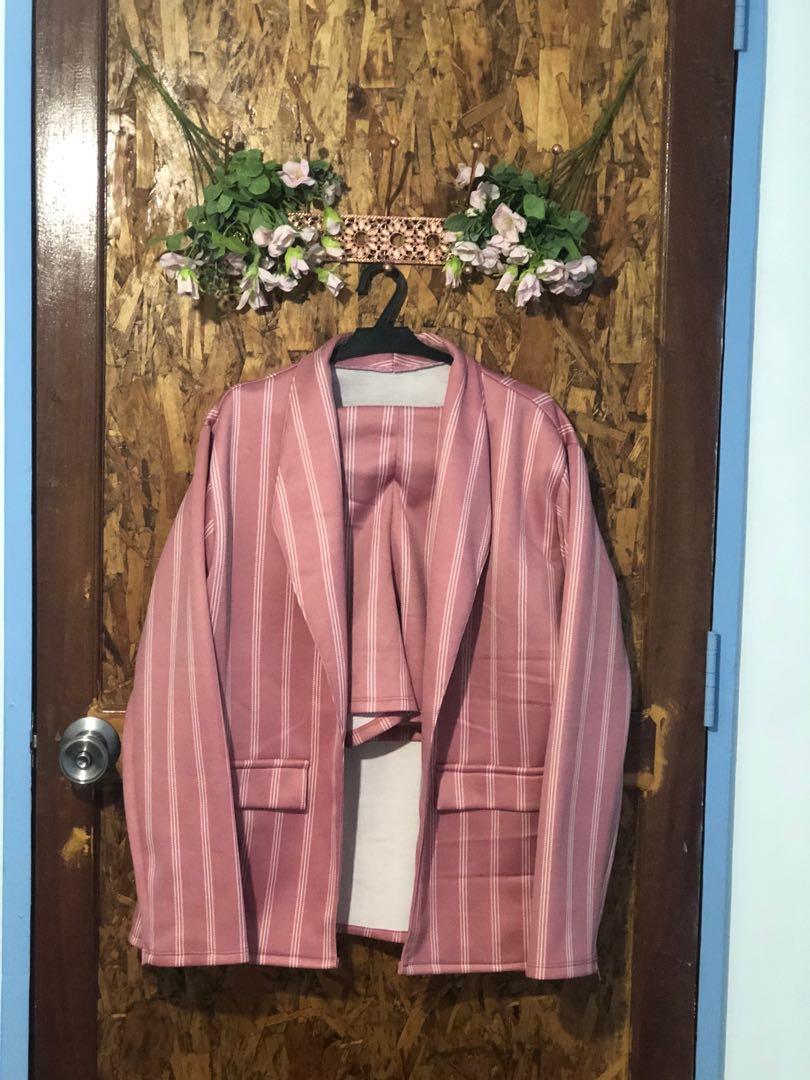 Blazer and Shorts Coordinates (Category: Sets or Coordinates) located in Cavite. Submitted by tgj.declutters (Listing ID 1033897328, Image 1). Description: Blazer and Pants Terno/Coordinates Used once only Shorts with garter With pockets!!.