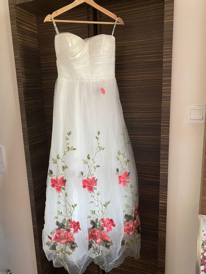 Brand New with Tag Chi Chi London Esther Embroidery Dress in UK 10, Women's  Fashion, Tops, Sleeveless on Carousell