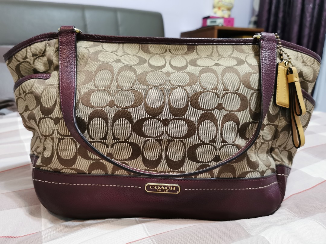 coach park signature carrie tote