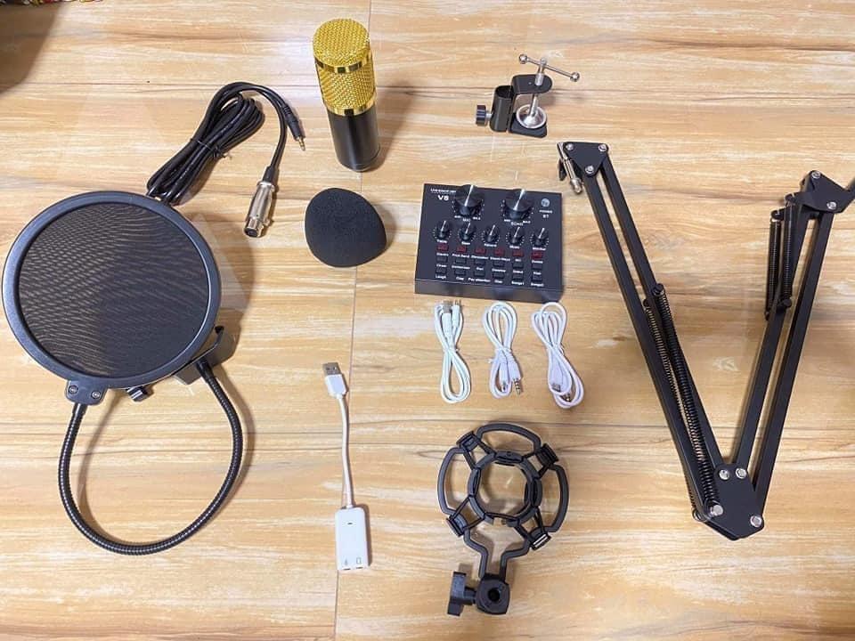 COMPLETE BM-800 With V8 SOUND CARD (Category: Soundbars, Speakers & Amplifiers) located in Manila. Submitted by affordshopz (Listing ID 1033899182, Image 1). Description: BM-800 Set Condenser Microphone with V8 Audio Sound Card 🎤🎧🎼🎸 Perfect for: 💯Live Streaming 💯Vlogging 💯Song Recording ✔️ETC. Pwede po ito sa ✅phone📱 ✅computer💻 Package Content: V8 Audio Sound Card ☑️1x V8 Sound Card ☑️2x Live Cables ☑️1x USB Cable BM800 Set: ☑️1x BM800 P