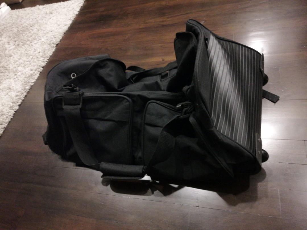 large duffle bag with wheels