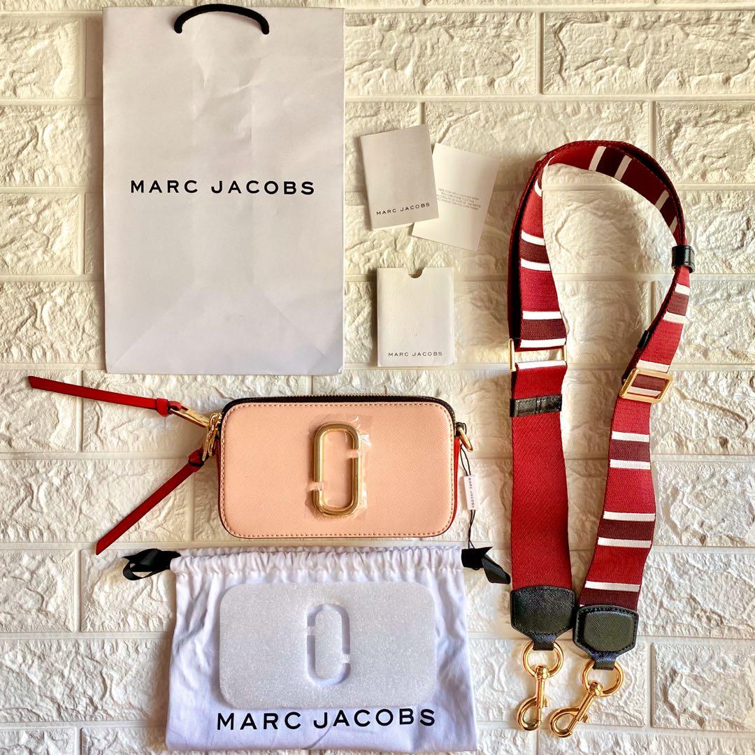 MARC JACOBS LOGO STRAP SNAPSHOT SMALL CAMERA BAG, Luxury, Bags & Wallets on  Carousell