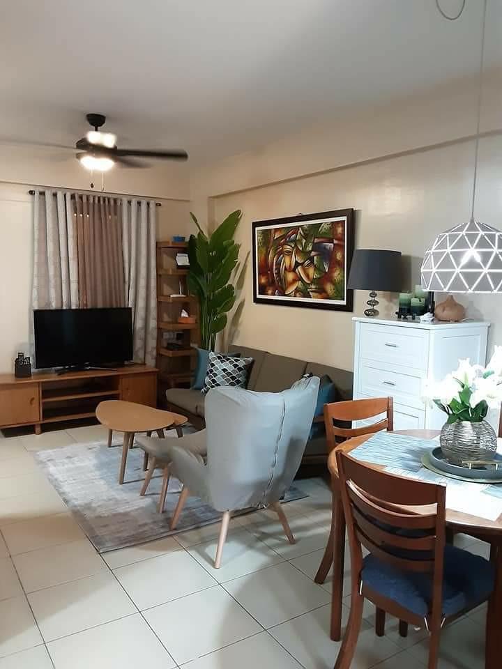 The Redwoods Condominium DMCI (Category: Apartments & Condos) located in Quezon City. Submitted by patchilover (Listing ID 1033838484, Image 3). Description: Direct Unit owner here 56.5 sqm + 8 sqm roof deck laundry cage area Great Location - infront of SM Fairview, next to Fairview terraces and other malls nearby With swimming pool view Clean unit King size bed for MBR + single bed in other room with hot shower and bidet 2 split type aircon and 