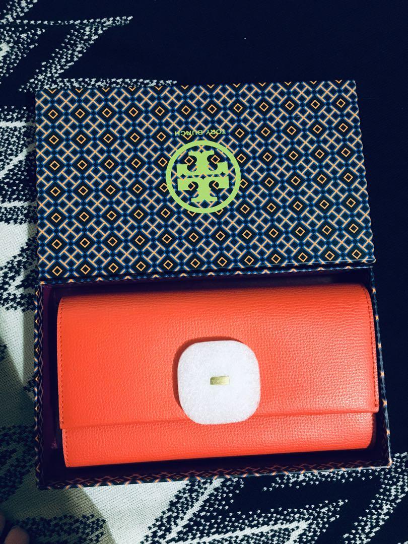 Tory Burch Kira Envelope Continental Wallet, Luxury, Bags & Wallets on  Carousell