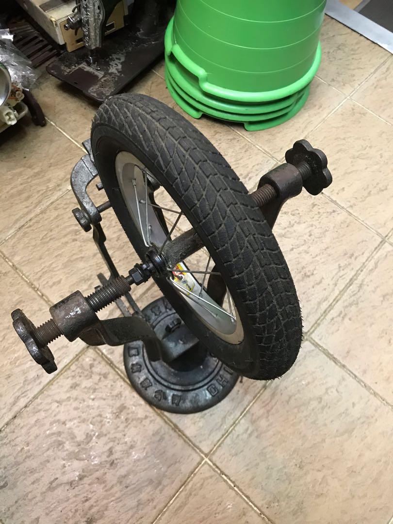 Vintage bicycle wheel balancing, Sports Equipment, Bicycles & Parts