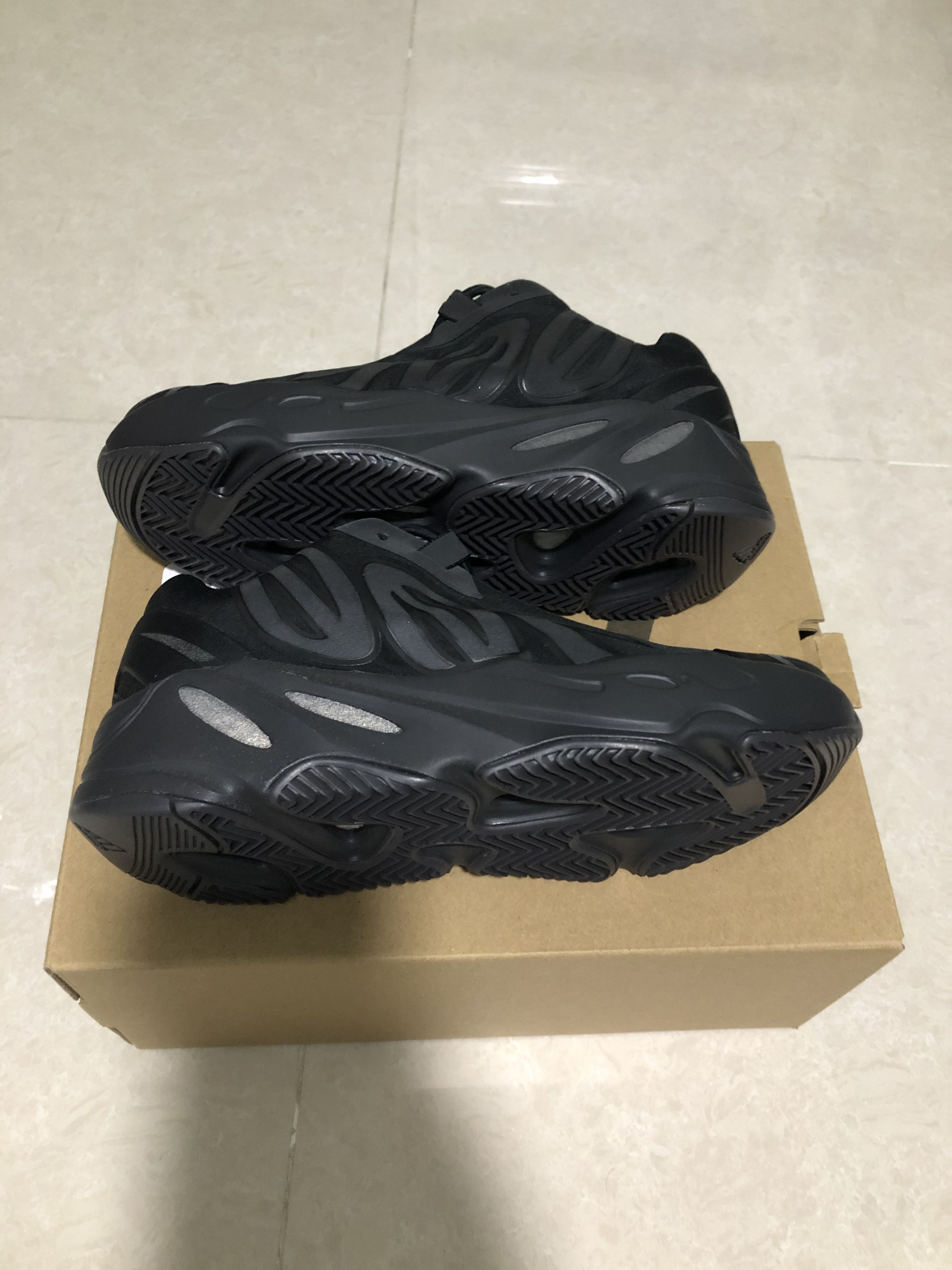 yeezy 700 utility black sizing