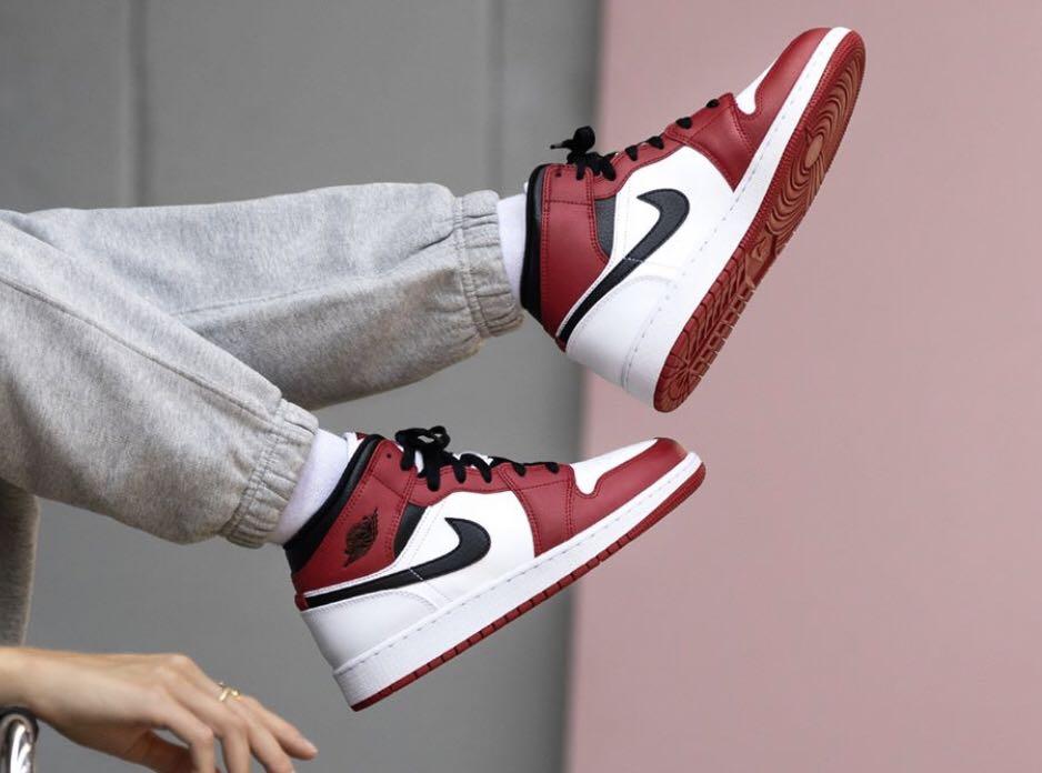 Air Jordan 1 Mid Chicago White toe, Men's Fashion, Footwear, Sneakers on  Carousell