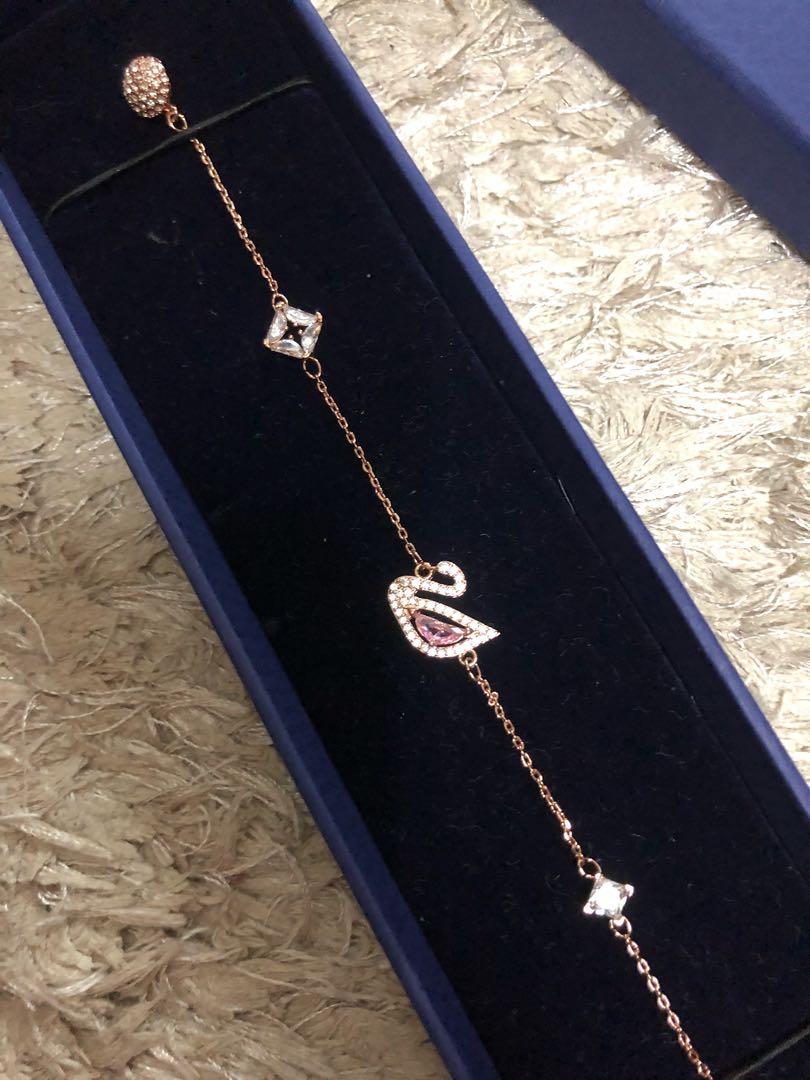 Dazzling best sale swan bracelet