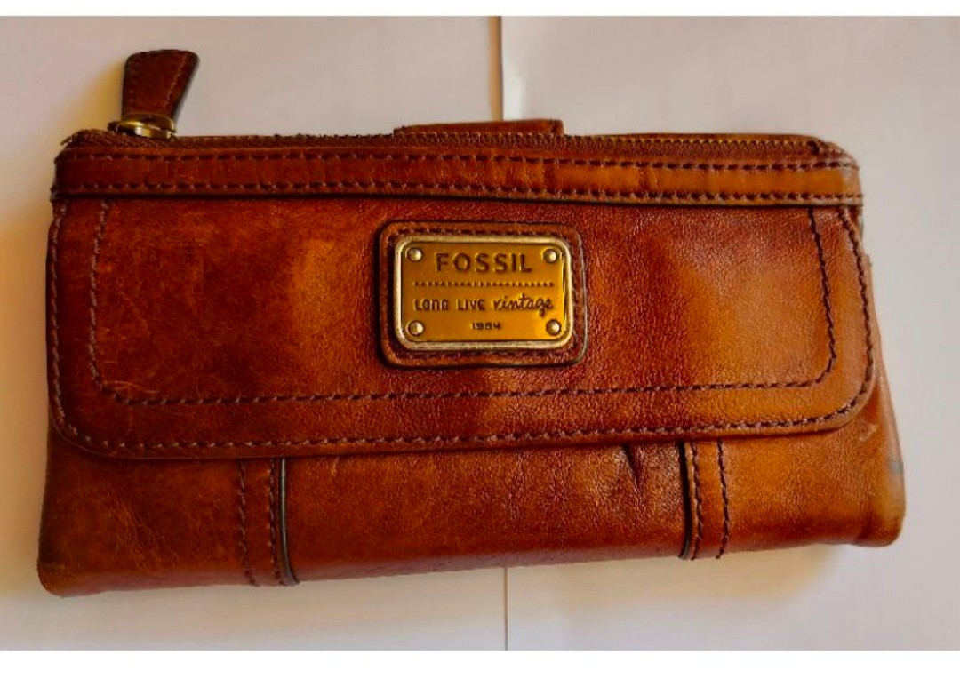 Fossil women's emory sale soft leather clutch wallet