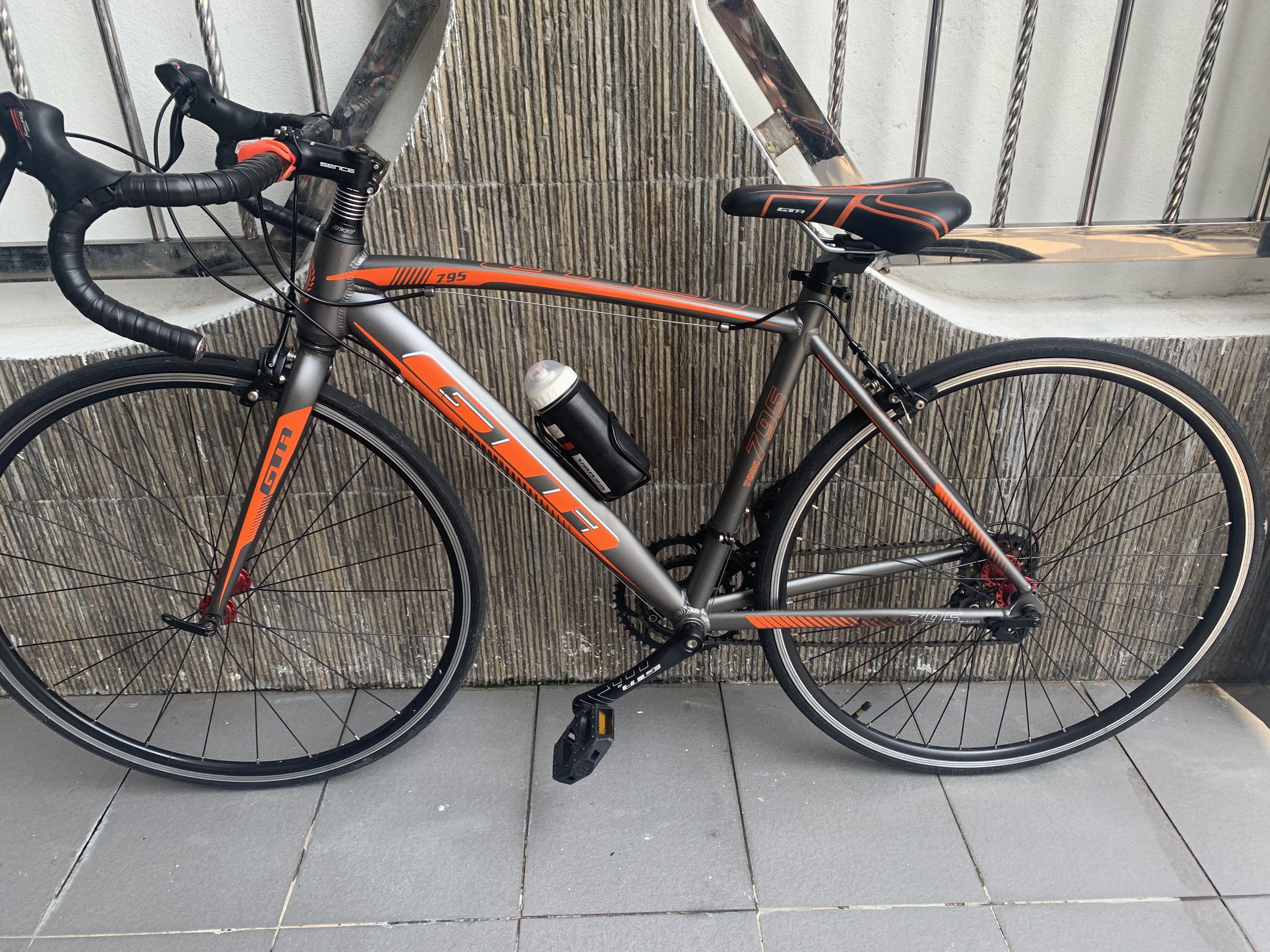 Ccm endurance road hot sale bike 700c review